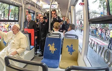 Tramwajem z Franciszkańskiej na Błonia, 28 lipca 2016 r. / Fot. Osservatore Romano / AFP / EAST NEWS