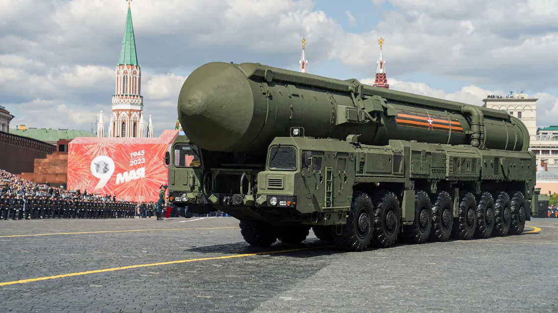 Wyrzutnia międzykontynentalnych rakiet Jars przejeżdża przez Plac Czerwony podczas parady wojskowej z okazji Dnia Zwycięstwa. Moskwa, 9 maja 2023 r. / fot. PELAGIA TIKHONOVA / AFP / EAST NEWS / 
