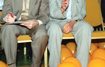 Bronisław Geremek  i Tadeusz Mazowiecki podczas konwencji parlamentarnej Partii Demokratycznej Demokraci.pl.  20 sierpnia 2005 r. / Adam Rozbicki / REPORTER