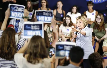 Hillary Clinton na wiecu w Portland, wrzesień 2015 r. / Fot. Robert F. Bukaty / AP / EAST NEWS