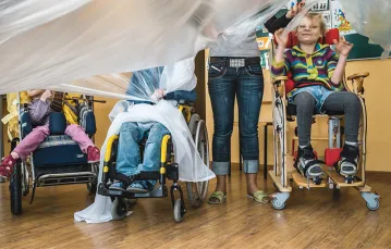 W „Kolorowej Szkole” – niepublicznej placówce dla dzieci niepełnosprawnych, Ostrołęka, 2013 r. / Fot. Tomek Lendo / REPORTER