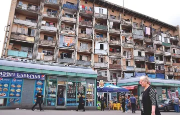 Posowieckie bloki w centrum Tbilisi, maj 2016 r. / Fot. Paulina Pacuła