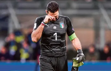 Gianluigi Buffon po meczu Włochy–Szwecja,  Mediolan, 13 listopada 2017 r. / MARKUS ULMER / EAST NEWS