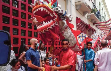 Chiny są coraz aktywniejsze na Kubie. Na zdjęciu: obchody chińskiego Nowego Roku w Hawanie, styczeń 2023 r. / ALEXANDRE MENEGHINI / Reuters / Forum