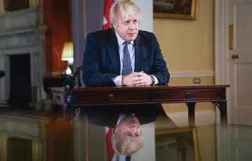 Premier Johnson podczas nagrania orędzia do narodu, w którym powie o konieczności przyjęcia jak najszybciej dawki przypominającej szczepionki. Londyn, 12 grudnia 2021 r. / KIRSTY O'CONNOR / REUTERS / FORUM