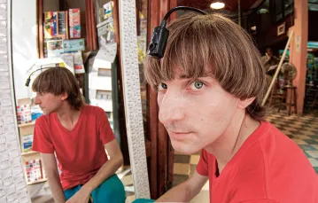 Neil Harbisson, brytyjski muzyk,  performer, cyborg i aktywista,  Palma de Mallorca, wrzesień 2011 r. / ENRIQUE CALVO / REUTERS / FORUM