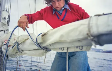 KRYSTYNA CHOJNOWSKA-LISKIEWICZ (1936-2021), pierwsza kobieta na świecie, która samotnie opłynęła Ziemię na jachcie żaglowym.  Na zdjęciu w Las Palmas, kwiecień 1978 r.  / JAN MOREK / PAP