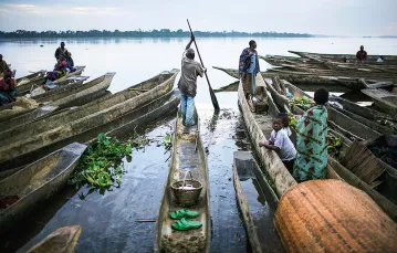 Rybacy na rzece Kongo. Lukutu, Demokratyczna Republika Konga, marzec 2015 r. / PER-ANDERS PETTERSSON / GETTY IMAGES