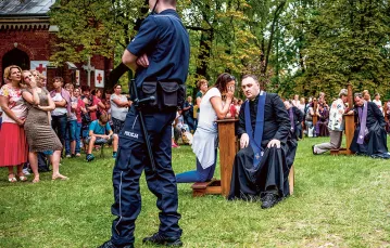 Pielgrzymka kobiet i dziewcząt do sanktuarium w Piekarach Śląskich, sierpień 2016 r. / ROBERT FRANKIŃSKI / REPORTER