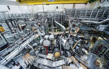 Stellarator Wendelstein 7-X w Instytucie Maksa Plancka w Greifswaldzie, Niemcy, 2015 r. / STEFAN SAUER / AFP PHOTO / DPA / EAST NEWS
