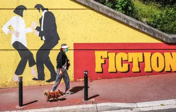 Mural na jednej z ulic Cannes, maj 2020 r. / VALERY HACHE / AFP / EAST NEWS / VALERY HACHE / AFP / EAST NEWS