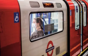 Pierwszy dzień masek w metrze, Londyn, 15 czerwca 2020 r. / TOLGA AKMEN / AFP / EAST NEWS