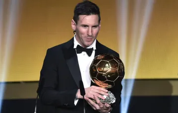 Leo Messi podczas gali wręczenia Złotej Piłki. Fot: FABRICE COFFRINI/AFP/EAST NEWS  / 