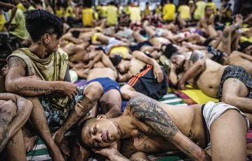W stołecznym więzieniu, przeznaczonym dla 800 osób, przebywa dziś 3800 aresztowanych. Manila, Filipiny, 21 lipca 2016 r. / Fot. Noel Celis / AFP / EAST NEWS