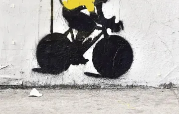 Lance Armstrong w koszulce zwycięzcy Tour De France – graffiti w Los Angeles, USA, 2013 r. / Fot. Kevork Djansezian / GETTY IMAGES / FPM