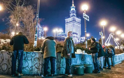 Kamiliańska Misja Pomocy Społecznej częstuje ciepłymi posiłkami osoby w kryzysie bezdomności, Warszawa, styczeń 2017 r. / TOMASZ ADAMOWICZ / FORUM