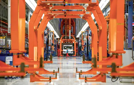 Nowa zautomatyzowana linia produkcyjna volkswagena craftera w fabryce we Wrześni koło Poznania, wrzesień 2016 r. / KACPER PEMPEL / REUTERS / FORUM