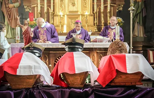 Msza św. w kościele pw. Jana Chrzciciela, celebrowana przez metropolitę lwowskiego Mieczysława Mokrzyckiego. Mościska, 4 listopada 2015 r. / Fot. Jakub Garstecki