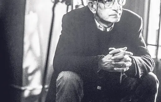 Krzysztof Kieślowski na planie filmu „Trzy kolory. Czerwony”, Genewa, 1993 r. / Fot. Piotr Jaxa
