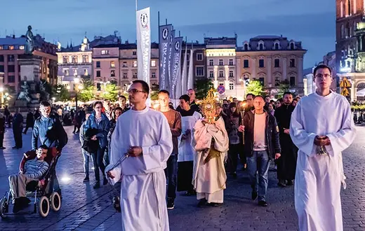 Procesja organizowana co miesiąc przez wspólnotę Banita i ks. Kramera. Kraków, 19 maja 2016 r. / Fot. Jacek Taran dla „TP”