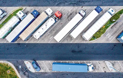 Parking przy Autostradzie Bursztynowej, Rombark, woj. pomorskie, styczeń 2021 r. / PRZEMEK ŚWIDERSKI / REPORTER