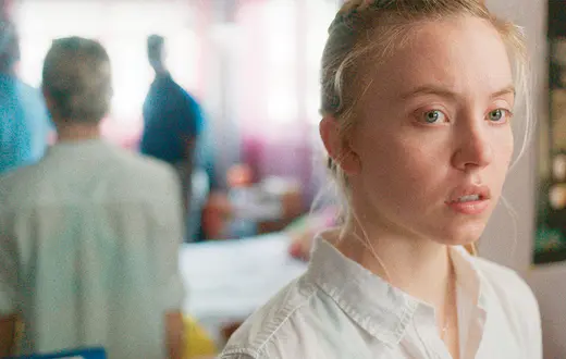 W białych rękawiczkach