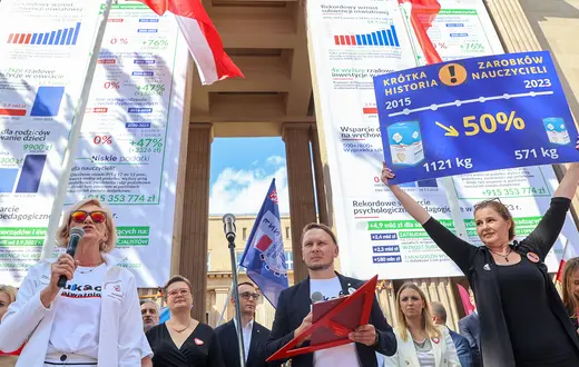 Pikieta Zwiazku Nauczycielstwa Polskiego przed Ministerstwem Edukacji i Nauki / fot. Piotr Molecki / EAST NEWS 