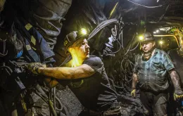 Górnicy w kopalni Silesia. Czechowice-Dziedzice, 2015 r. / HENRYK PRZONDZIONO / Gość Niedzielny / Forum
