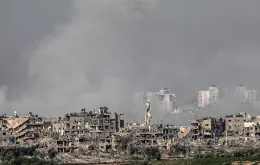 Miasto Gaza sfotografowana z granicy z południowym Izraelem, 1 listopada 2023 r. / Yuri CORTEZ / AFP / EAST NEWS