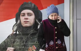 Reklama zachęcająca do wstąpienia do armii. Moskwa, 17 listopada 2023 r. / fot. YURI KOCHETKOV / EPA / PAP