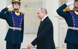 Putin na ceremonii odznaczenia Złotą Gwiazdą Bohatera Rosji uczestników wojny na Ukrainie. Kreml, 8 grudnia 2023 r. / SERGEY GUNEYEV / AFP / EAST NEWS 