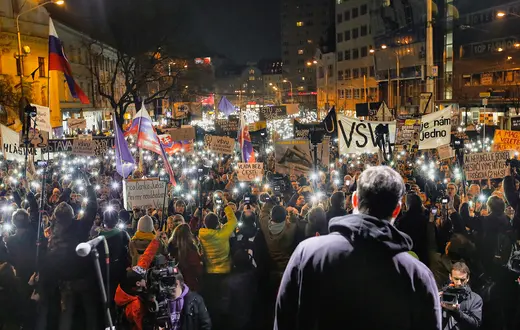 Wiec po dymisji premiera Roberta Fico i jego rządu wywołanego zabójstwem dziennikarza Jana Kuciaka i Martiny Kusnirovej. Bratysława, 16 marca 2018 r. / Fot. Darko Vojinovic / AP / East News