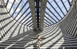 Kościół pod wezwaniem św. Jana Chrzciciela w Mogno w Szwajcarii zaprojektowany przez Mario Botta. / fot. Harry Laub / Getty Images