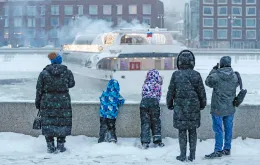Lodołamacz na rzece Moskwie, 4 stycznia 2024 r. // Fot. YURI KOCHETKOV / EPA / PAP