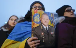 Wiec wspierający Wałerija Załużnego, byłego Naczelnego Dowódcę Sił Zbrojnych Ukrainy. Plac Niepodległości w Kijowie, 9 lutego 2024 r. / FOT. SERGEY DOLZHENKO / EPA / PAP