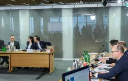  Posiedzenie komisji śledczej ds. afery wizowej. Przesłuchanie Edgara Kobosa ( n/z drugi z lewej ) / Fot. Wojciech Olkuśnik / East News