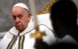 Papież przewodniczy mszy w Bazylice św. Piotra na Watykanie, styczeń 2024 r. // Fot. FILIPPO MONTEFORTE / AFP / EAST NEWS