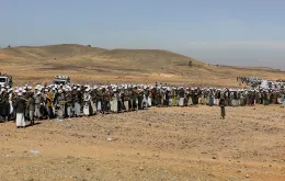 Przegląd ochotników do sił zbrojnych Ruchu Hutich. Dystrykt Bani Hushaysh w Jemenie, 22 stycznia 2024 r. /  Fot. Khaled Abdullah / Reuters / Forum