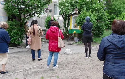 Nabożeństwo majowe na warszawskiej Pradze. 5 maja 2020 r. // Fot. Zofia Bazak / East News