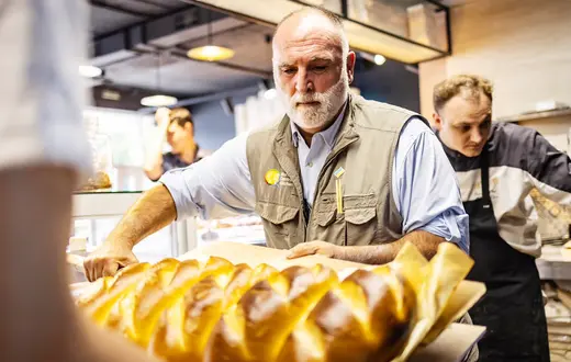 José Andrés podczas pomocy humanitarnej w Ukrainie. 18 grudnia 2023 r. // Fot. LInda Roth / materiały prasowe WCK