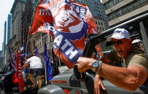 Zwolennicy Donalda Trumpa przed Trump Tower w Nowym Jorku. USA, 14 lipca 2024 r. // Fot. Eduardo Munoz / Reuters / Forum