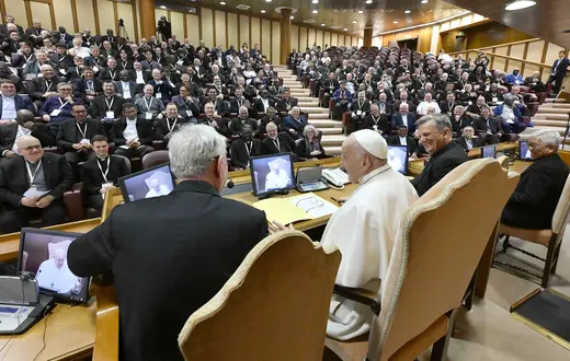 Papież Franciszek na międzynarodowym spotkaniu biskupów i pastorów podczas obrad synodalnych. Watykan, 2 maja 2024 r. // Fot. IMPA / East News