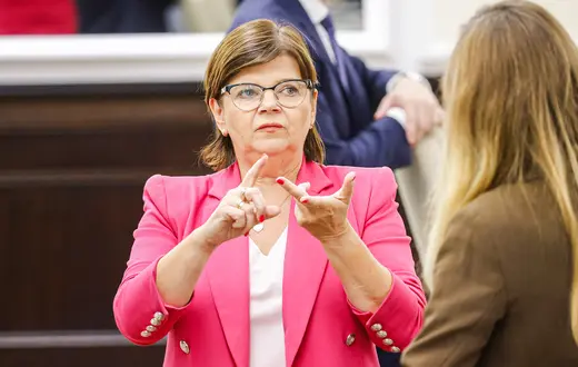 Ministra Izabela Leszczyna przed posiedzeniem rządu. 3 września 2024 r. // Fot. Filip Naumienko / Reporter