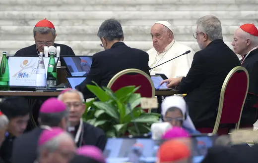 Papież Franciszek podczas sesji XVI Zwyczajnego Zgromadzenia Ogólnego Synodu Biskupów. Watykan, 2 października 2024 r. // Fot. Hans Lucas / AFP / East News