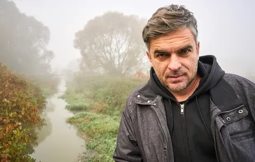 Maciej Robert nad rzeką Łódką w okolicach ulicy Prochowej na Brusie w Łodzi // Fot. MTS dla „TP"