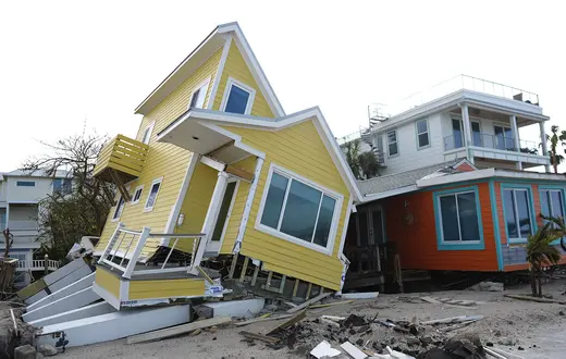 Miejscowość Bradenton Beach na wyspie Anna Maria w okolicy Florydy po przejściu huragannu Milton. 10 października 2024 r. // Fot. Rebecca Blackwell / AP / East News
