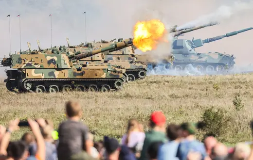Armatohaubice K9 Thunder podczas pokazu uzbrojenia w Ośrodku Szkolenia Wojsk Lądowych w Bemowie Piskim. 17 września 2023 r. // Fot. Wojciech Olkuśnik / East News