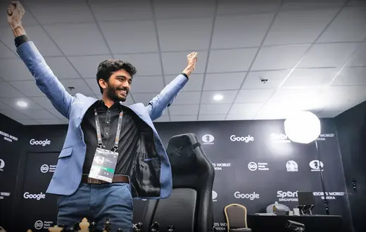 Dommaraju Gukesh po zwycięskim meczu o szachowe mistrzostwo świata 2024, Singapur, 12 grudnia 2024 r. // Fot. Eng Chin An / FIDE / materiały prasowe