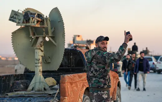 Siły rebelianckie po zajęciu bazy lotniczej Mengh i miasta Tel Rifaat. w prowincji Aleppo. Syria, 1 grudnia 2024 r. // Fot. Rami Alsayed / NurPhoto / AFP / East News 