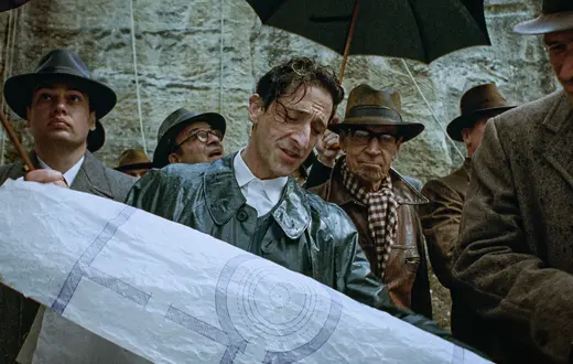 Kadr z filmu „The Brutalist", reż. Brady Corbet. USA / Węgry / Wielka Brytania 2024 r. // Materiały prasowe UIP